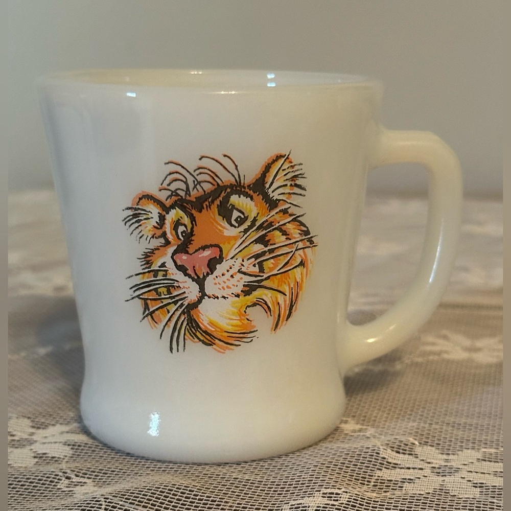Anchor Hocking ‘Esso Tiger’ Milk Glass Mug